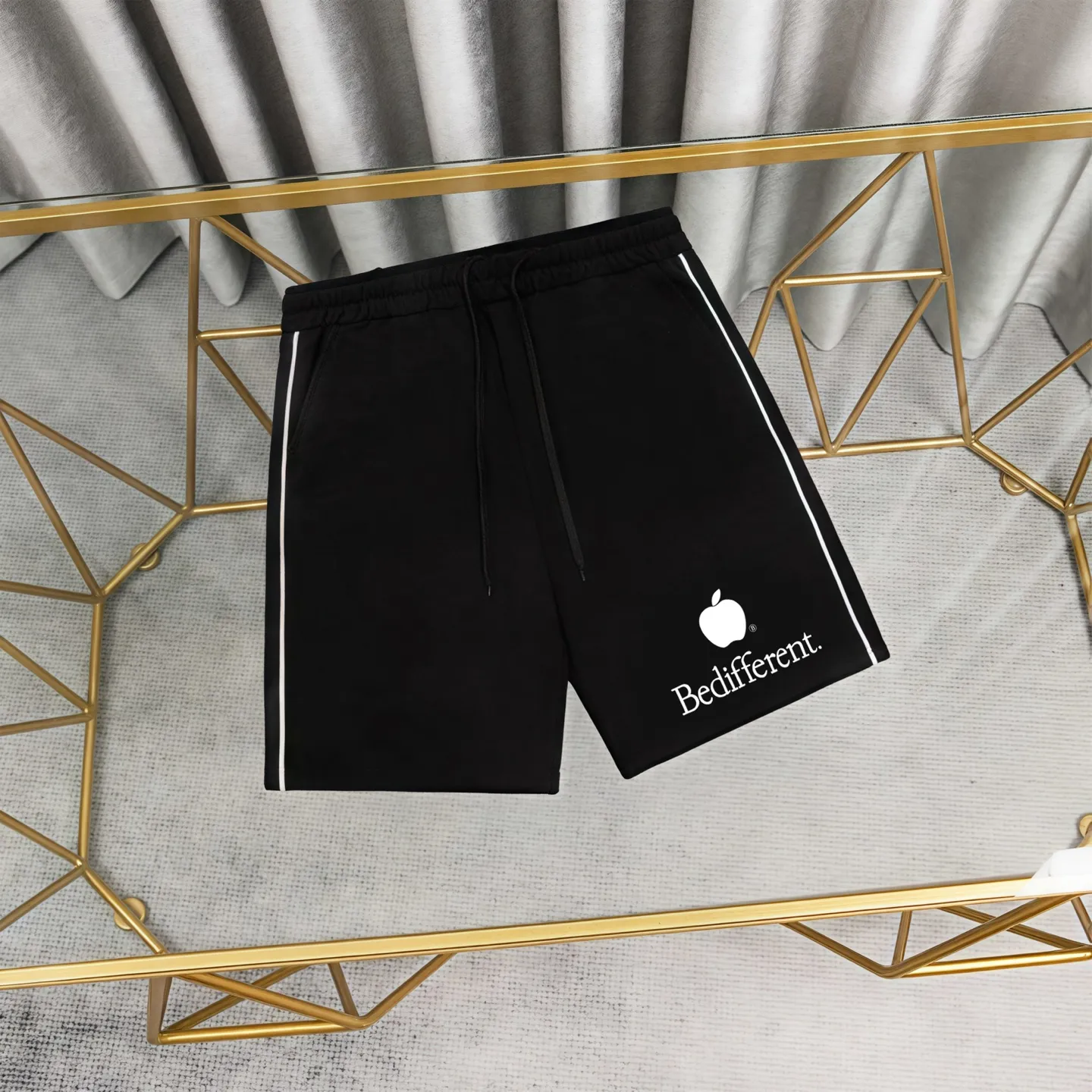 ￼ ￼ Balenciaga 1:1 380 1×1 Same Style logo OS 200 ：Black，White Size：XS-L